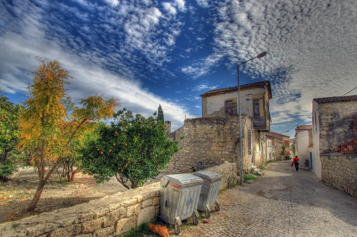 Alaçatı Windsurfing Lessons: Your 2025 Booking Guide