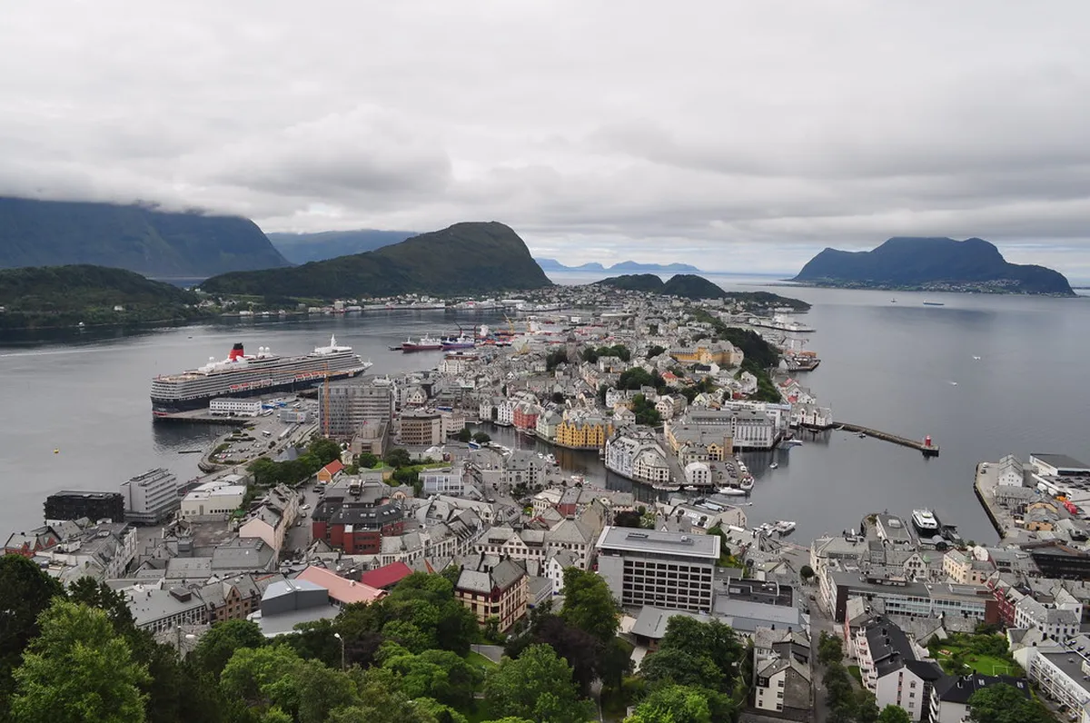 Ålesund Architecture: Festivals & Events Guide 2025
