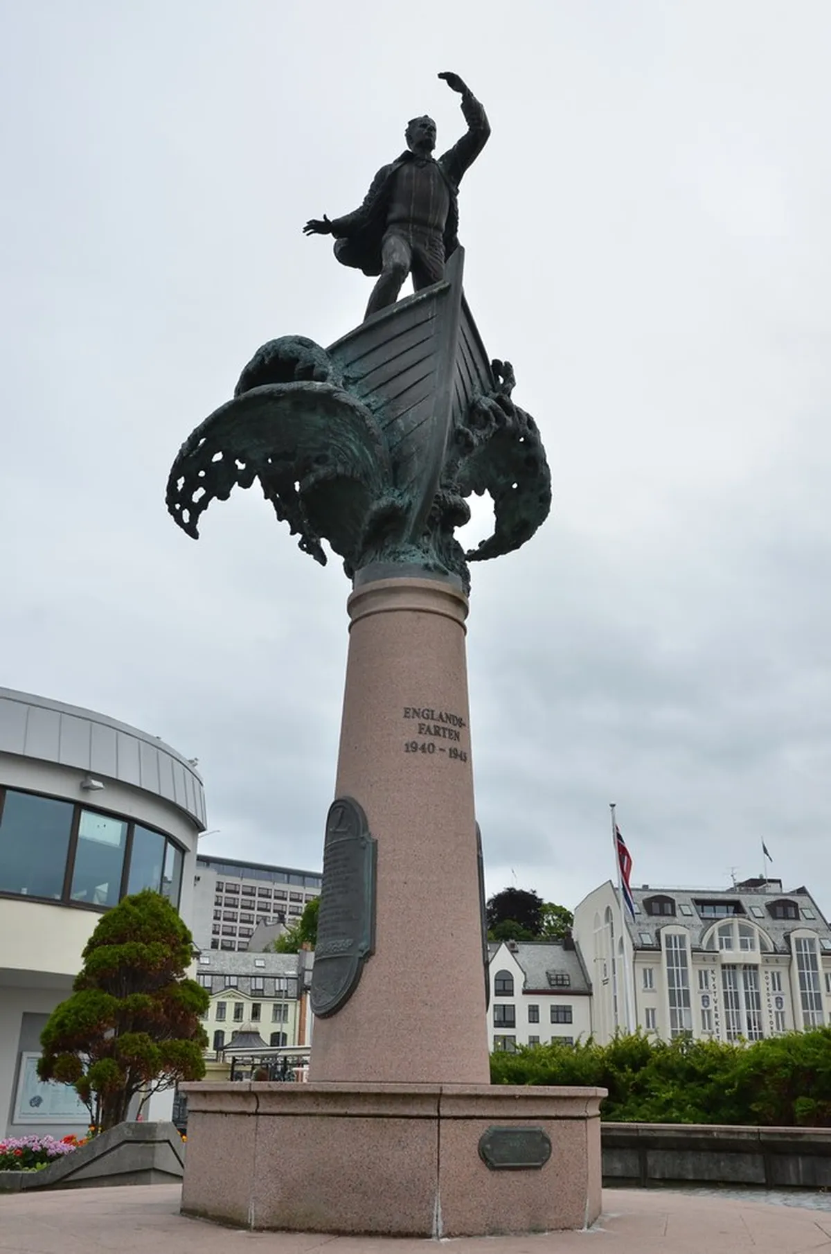 Explore Ålesund Bus Routes for Art Nouveau Sights