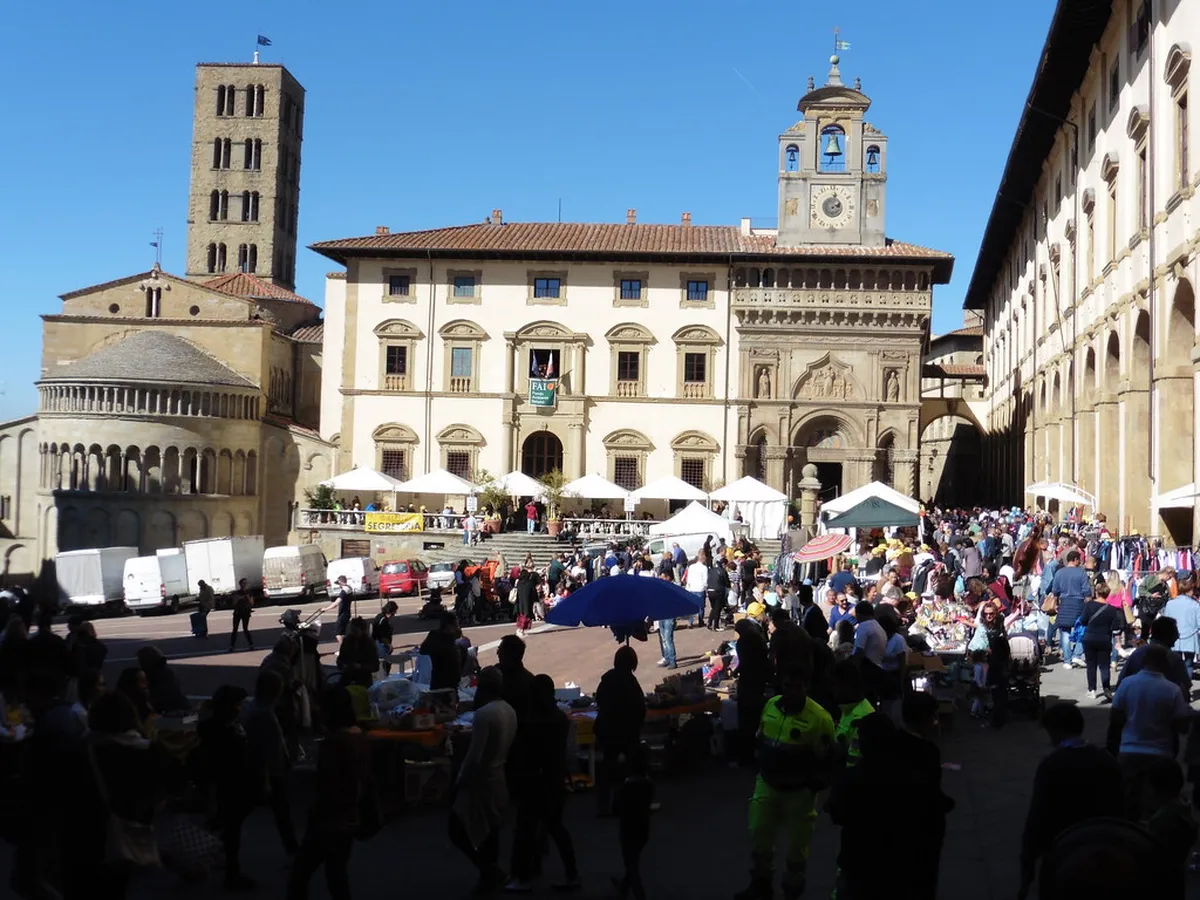 Arezzo Piazza Grande Market Guide for 2026