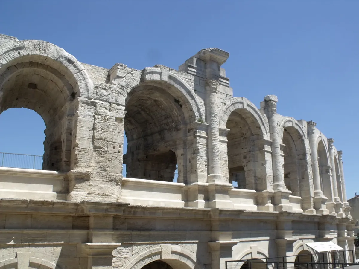 Discovering Arles: Best Walking Tour Routes for 2026
