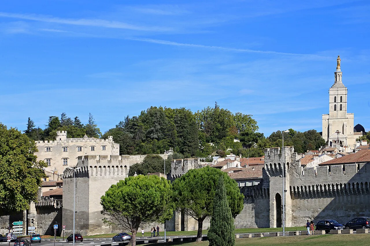 Avignon Parking Guide 2026: Best Car Parks, Costs & Free P+R Options