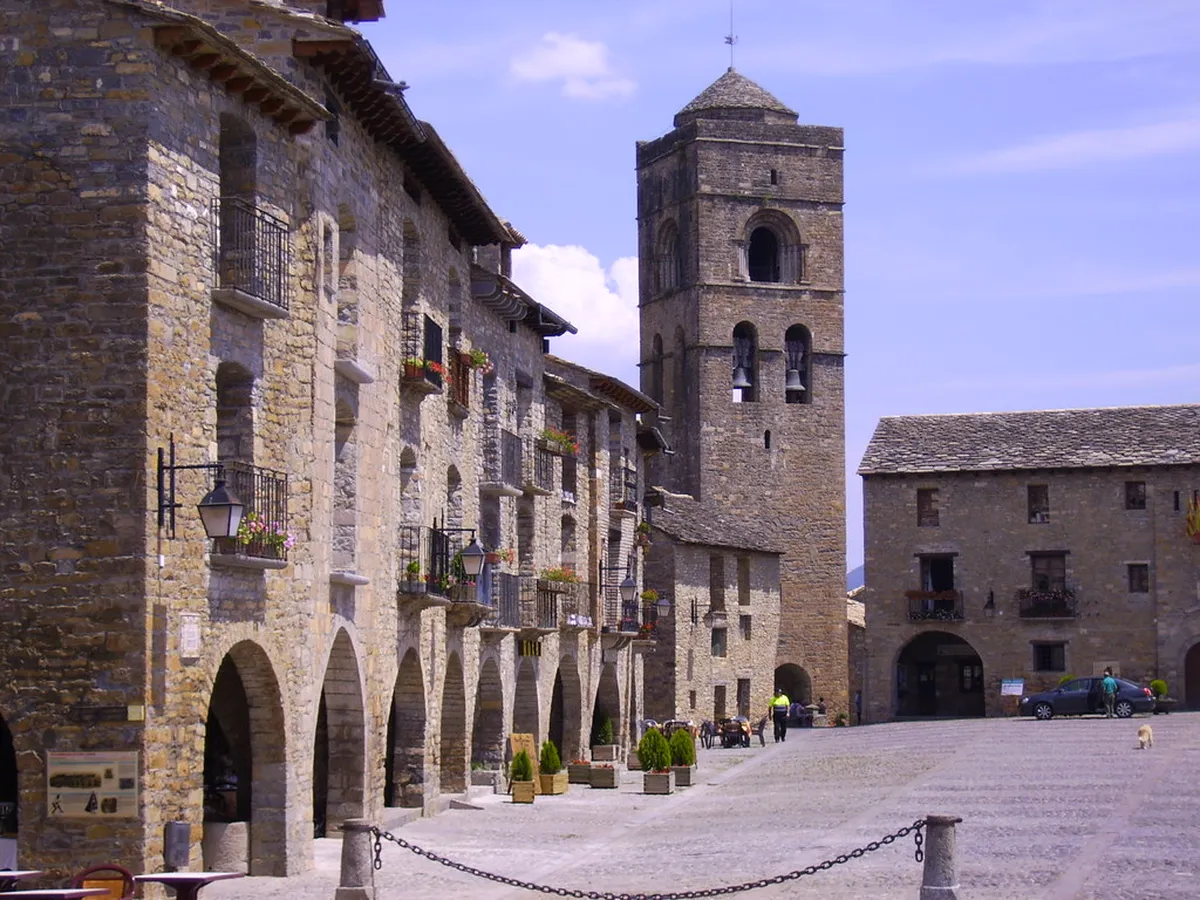 Aínsa Budget Travel Tips: Explore Spain Affordably in 2025