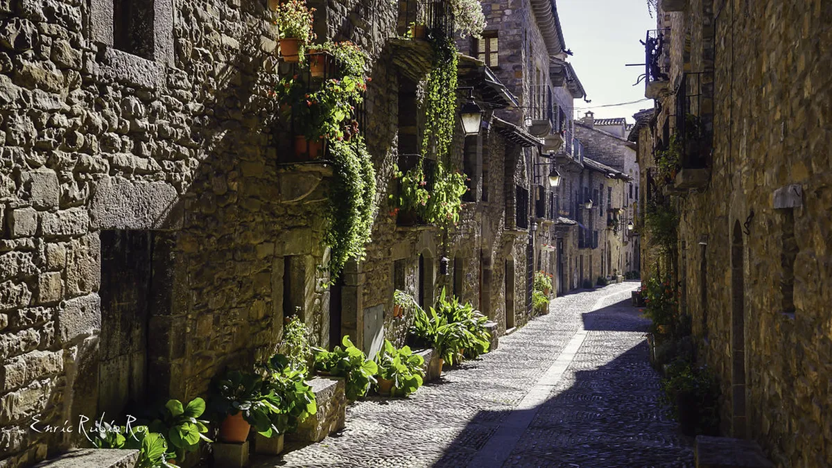 Aínsa Travel Planning Guide 2026: Explore Spain's Medieval Gem