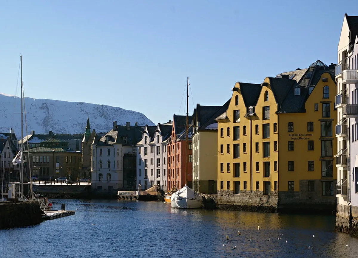 Best Ålesund Architecture Guidebooks for 2025
