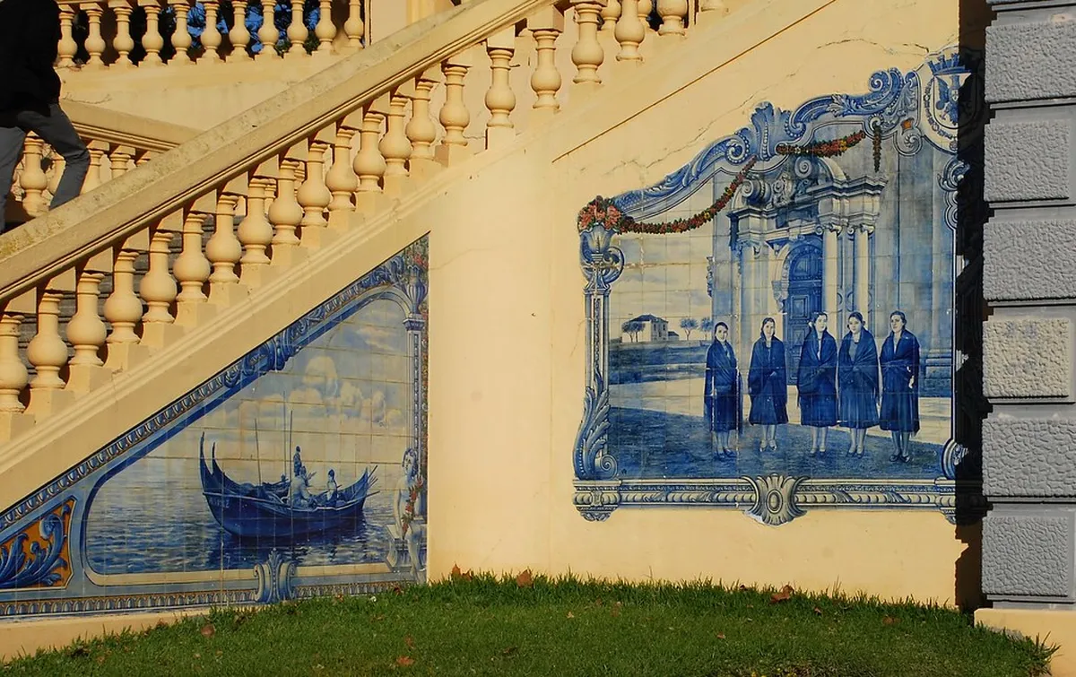 Best Aveiro Souvenirs: Top Gifts for 2025