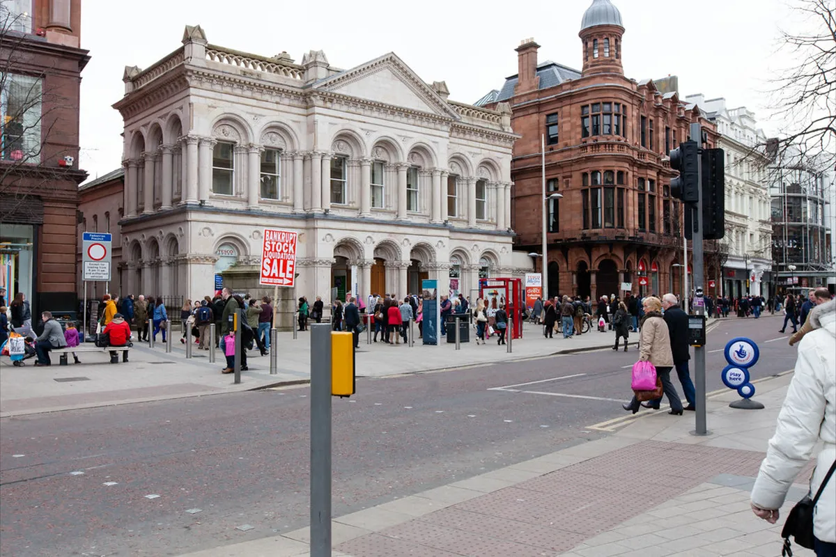 Best Belfast Walking Tours: History, Murals, and More