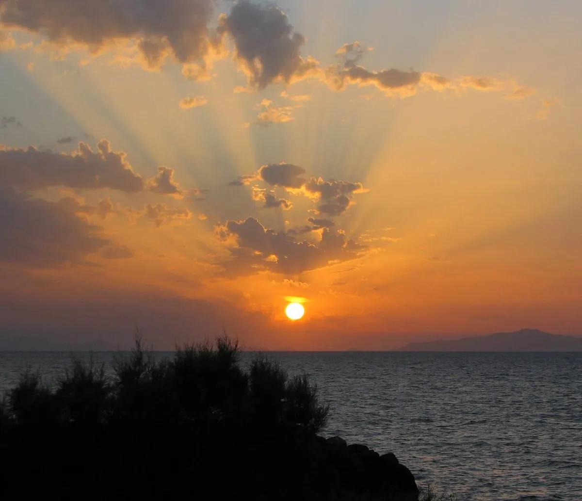 Discover the Best Oia Sunset Spots in 2025