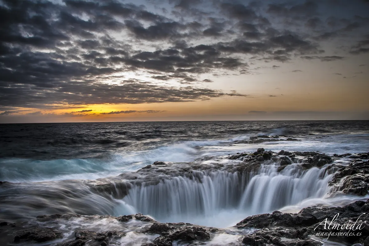 Best Time to Visit Hora Mykonos: Your 2025 Guide