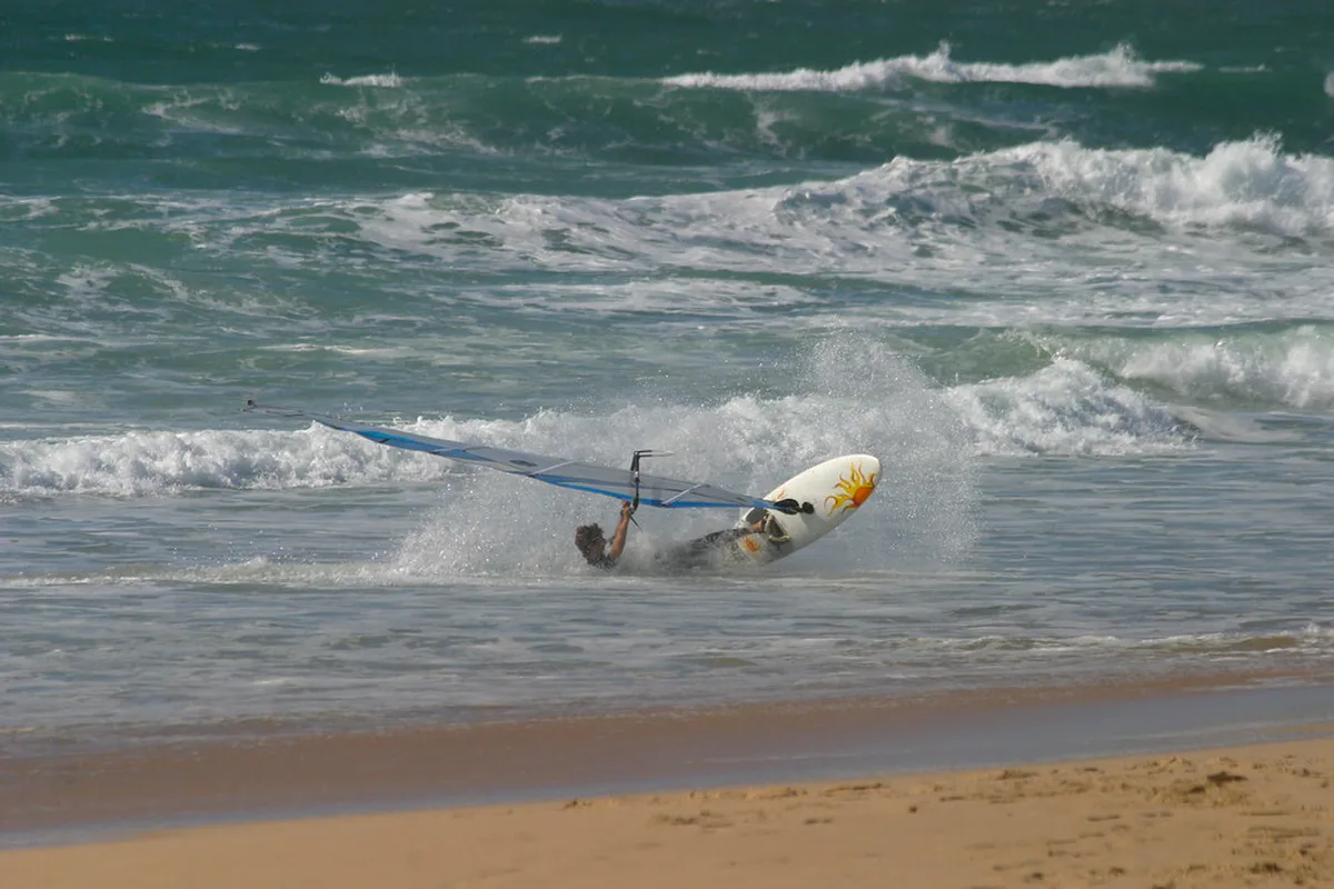 Discover the Best Cascais Beaches for Beginners in 2025