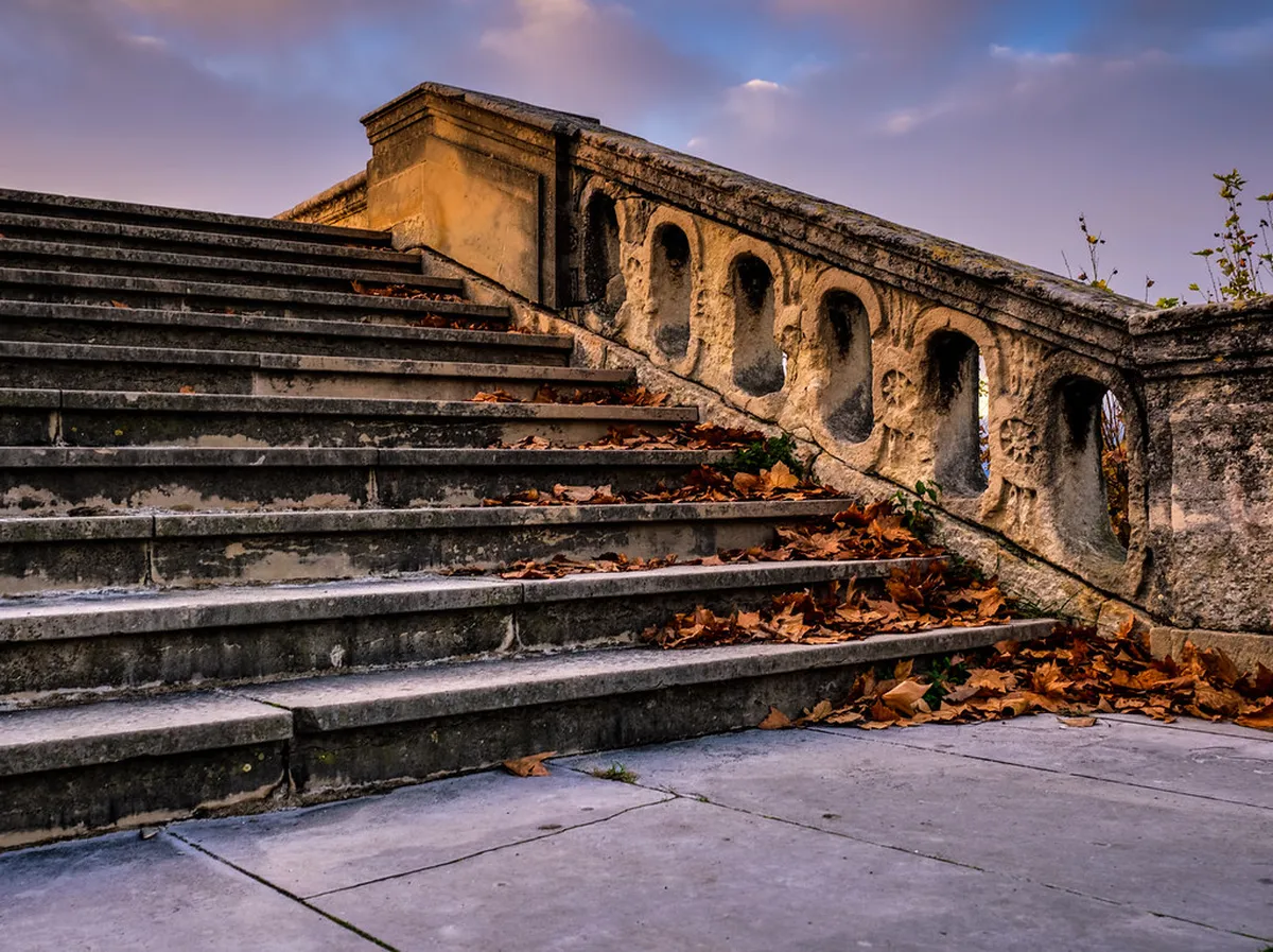 10 Best Tips for Climbing the Montpellier Arc de Triomphe