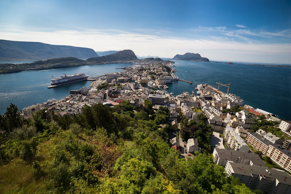 Explore Ålesund Art Nouveau Interiors: A Guide