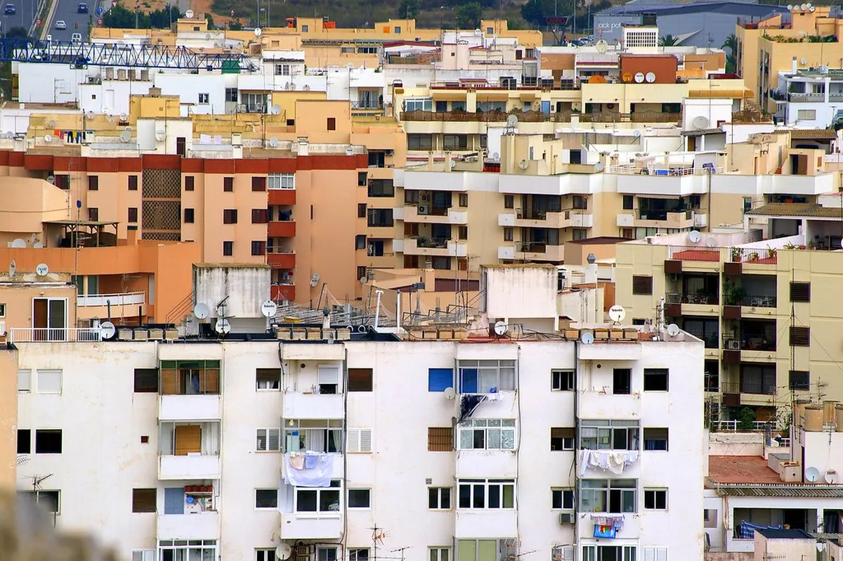 Getting Around Ibiza Town: Your 2025 Transport Guide