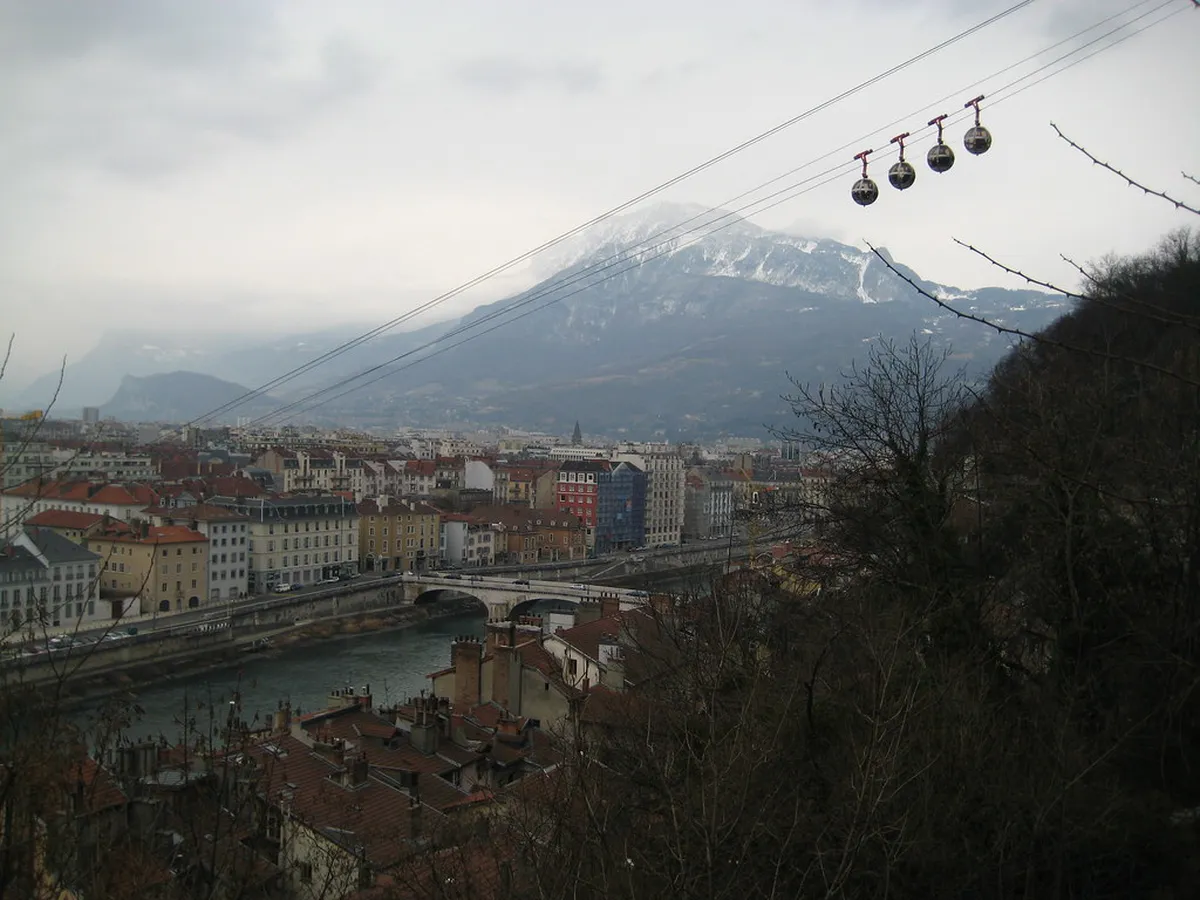 Grenoble Cable Car Experience: Your Guide to the Bubbles