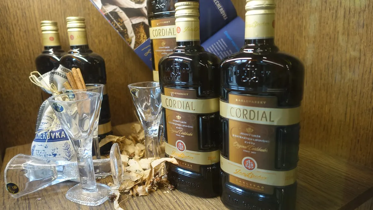 Karlovy Vary Souvenir Shopping: Your 2025 Guide