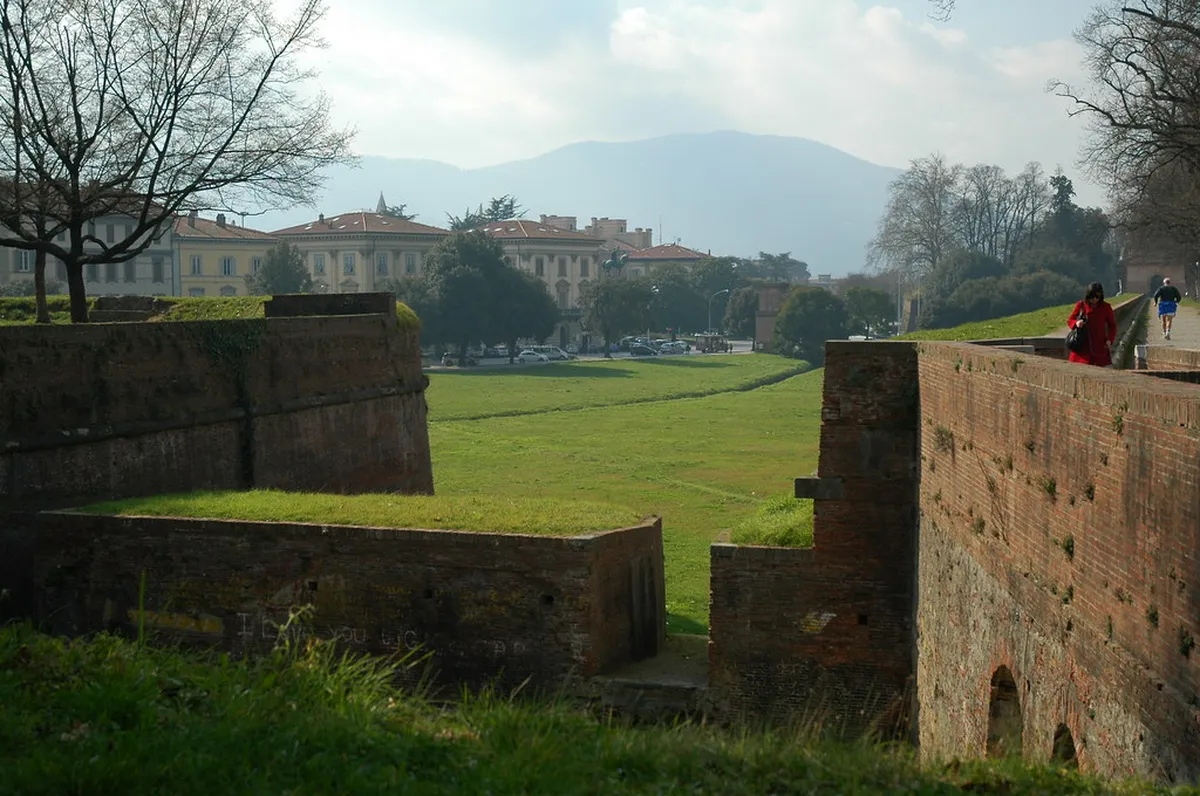 Bike the Lucca City Walls: A Complete 2025 Guide