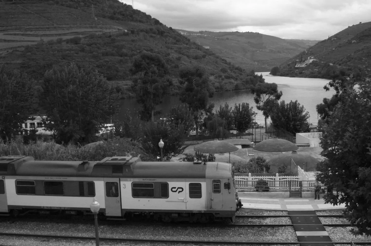 Pinhão Train Station Guide: Tiles, History & Travel Tips 2025