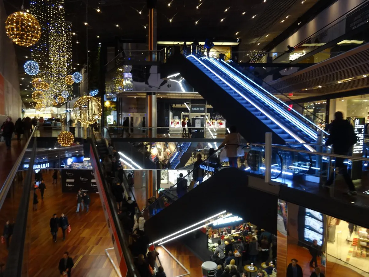 10 Best Spots: Shopping Guide for Euralille and Center