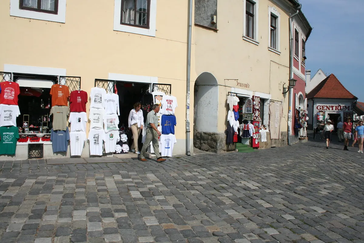 Szentendre Souvenir Shopping Tips for 2025 Travelers