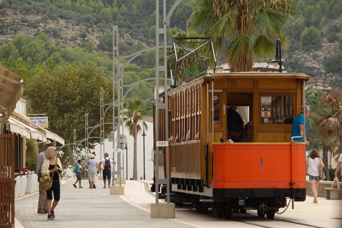 Sóller Old Town Walking Guide: Discover Its Historic Charm