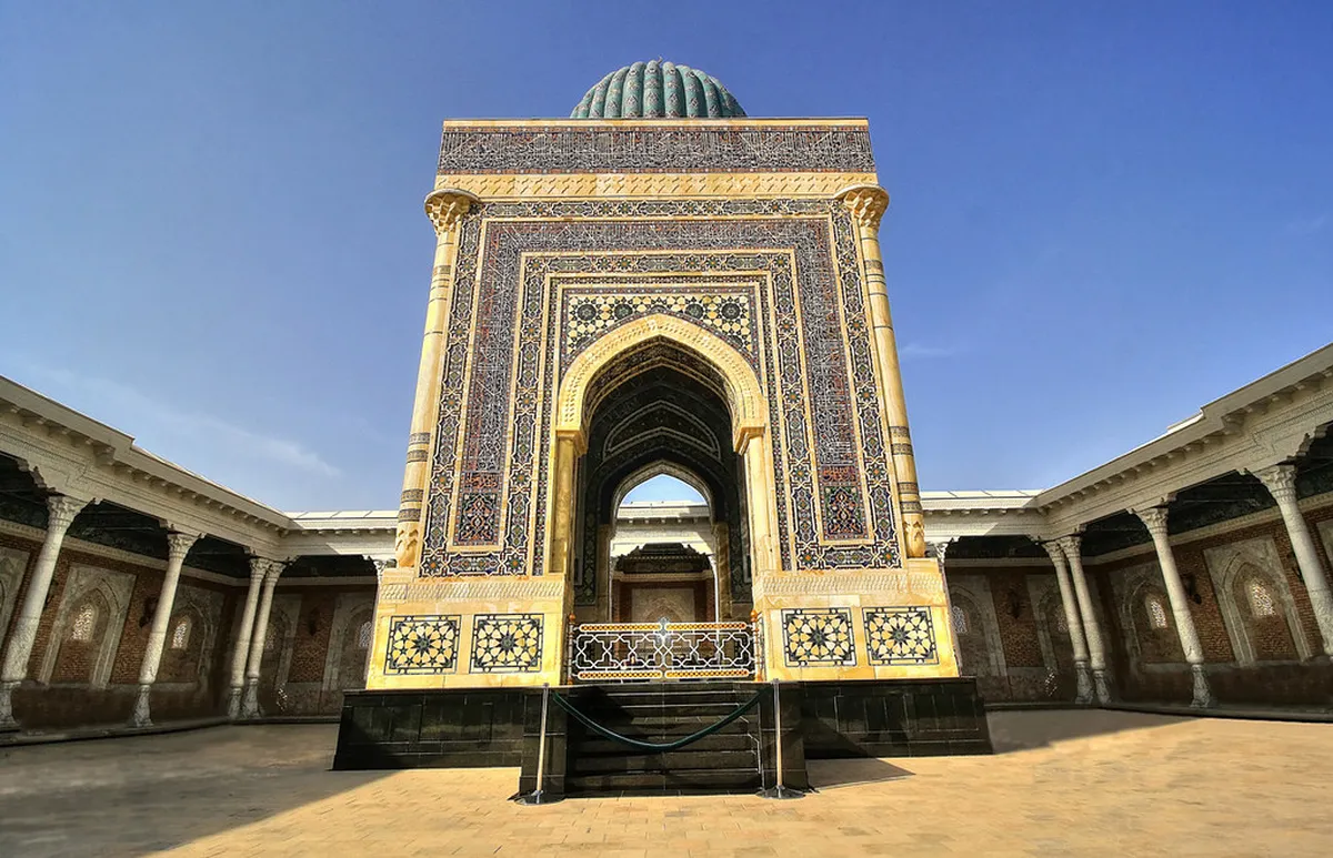 Visiting Hôtel Groslot and Sainte-Croix Cathedral in Orléans