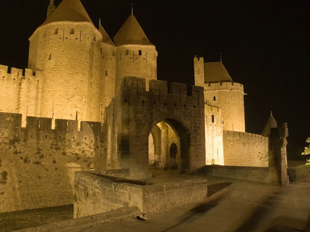 Walking Tour of the Cité de Carcassonne: Essential Route and Tips