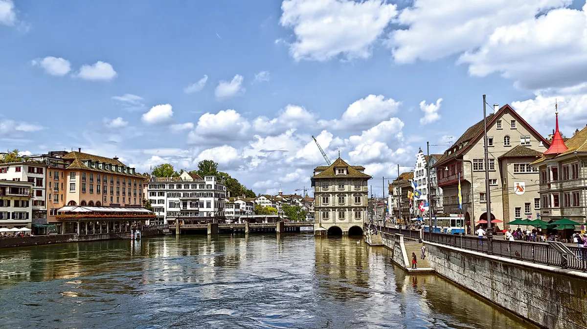 Zürich Old Town Walking Guide 2025: Explore Historic Charm